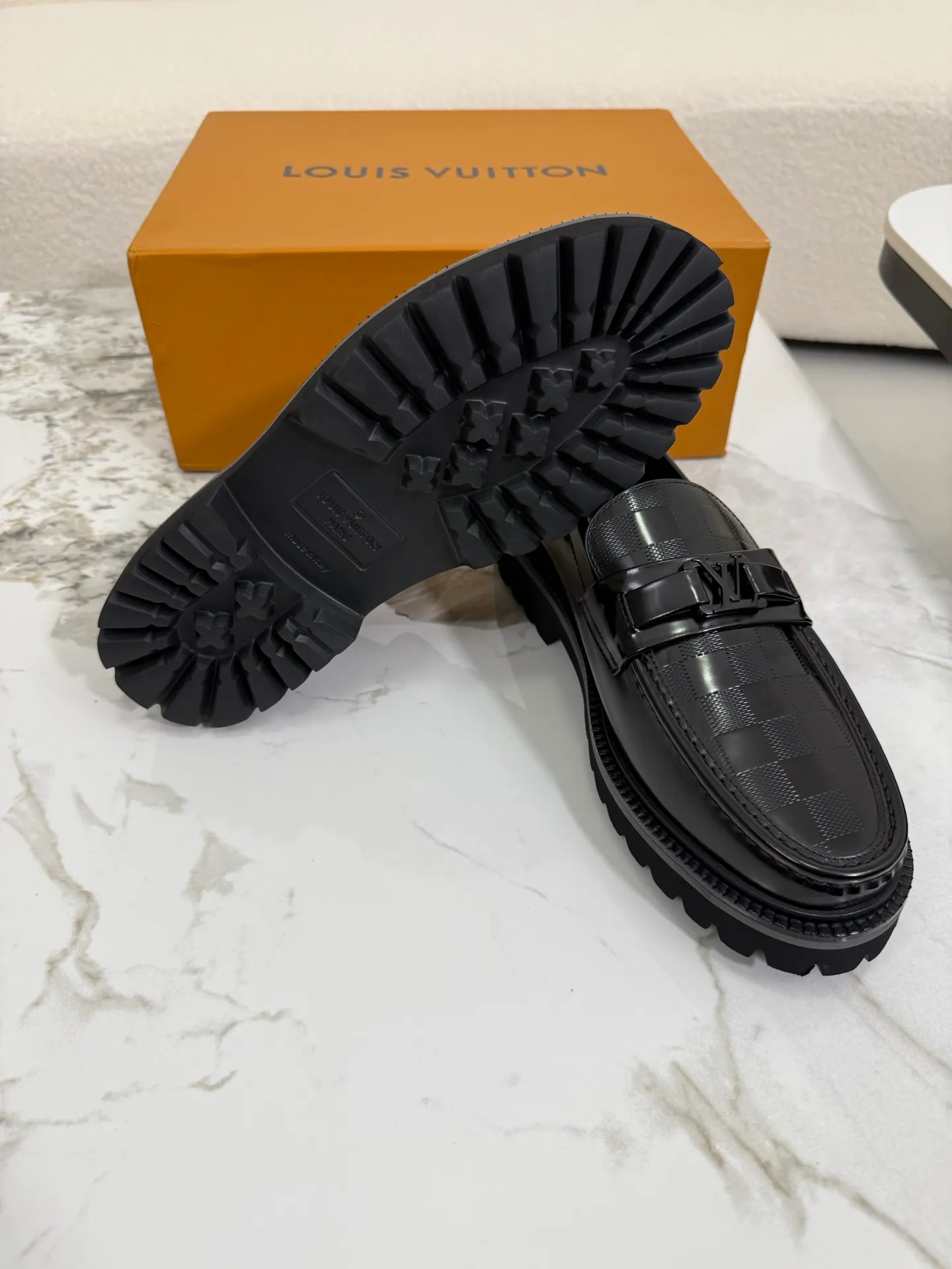 [L Family] Top P: 800💰 ▪️Size: 39-44 (38.45 custom-made) The top male god leather shoes Lv series are sold at the same time with original factory configuration, original cowhide fabric imported from Italy, soft and comfortable, imported water-dyed cow lining, soles: original ultra-light French foam outsole super comfortable, original factory with single goods 🔍🔍high quality, can be entered and exited at will, welcome to compare and synchronize.